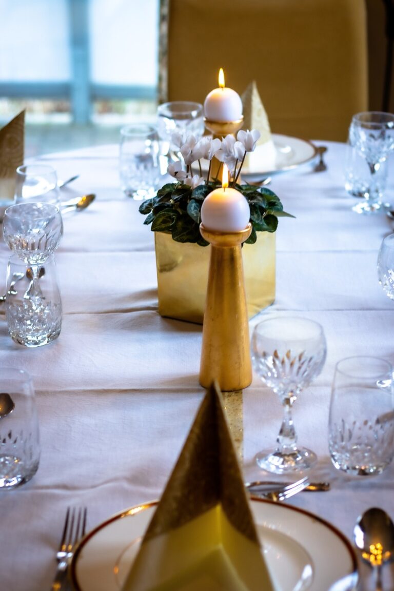 table, centerpiece, dinner table-5835031.jpg